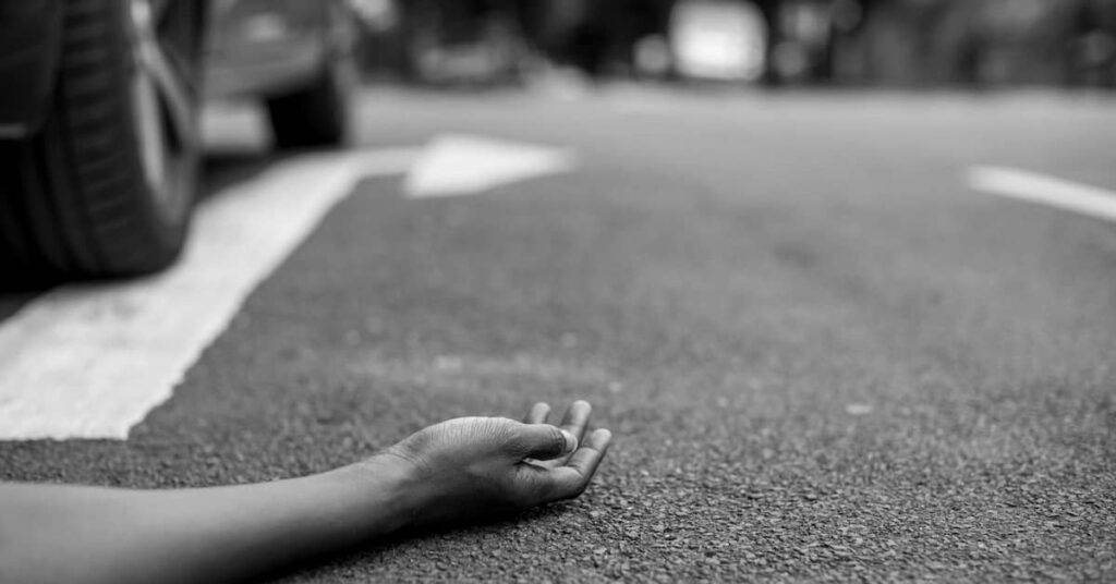 Hand of a deceased pedestrian lying on the pavement after a motor vehicle accident | Burg Simpson