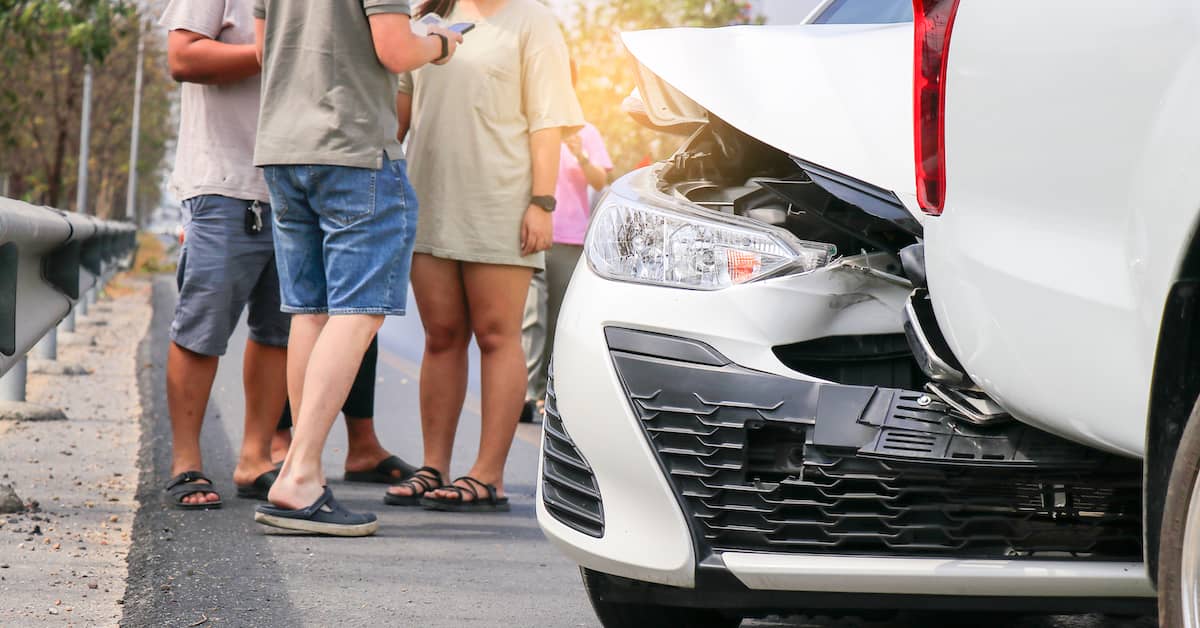 People exchanging information after a rear-end collision | Burg Simpson