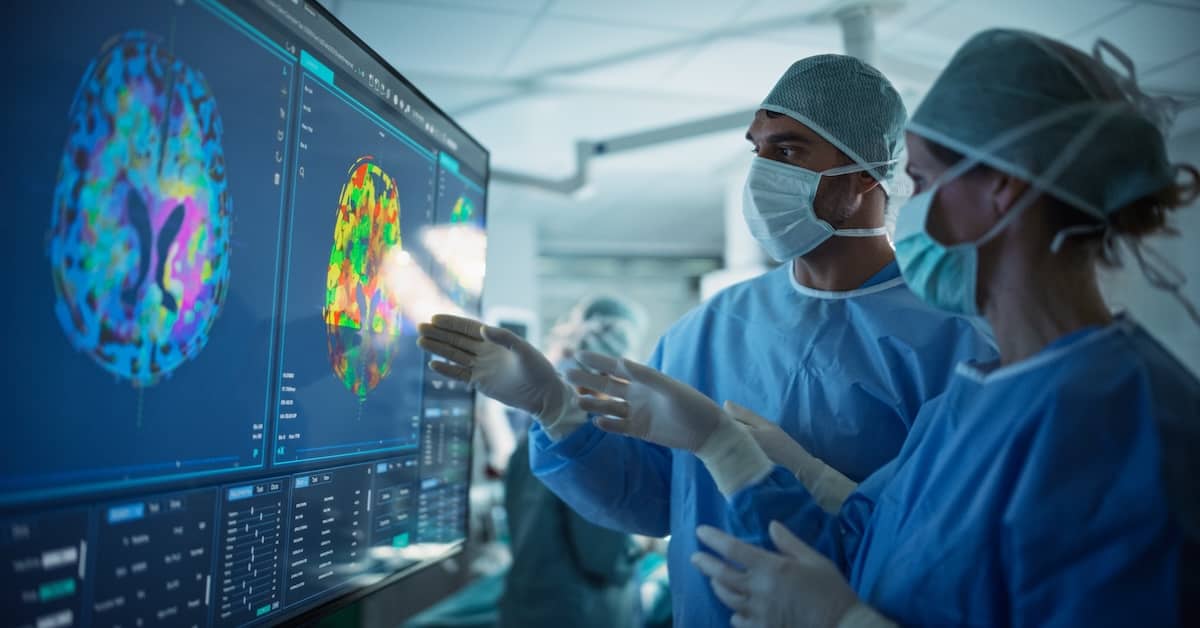 Doctors reviewing scan of a brain injury after a truck accident | Burg Simpson