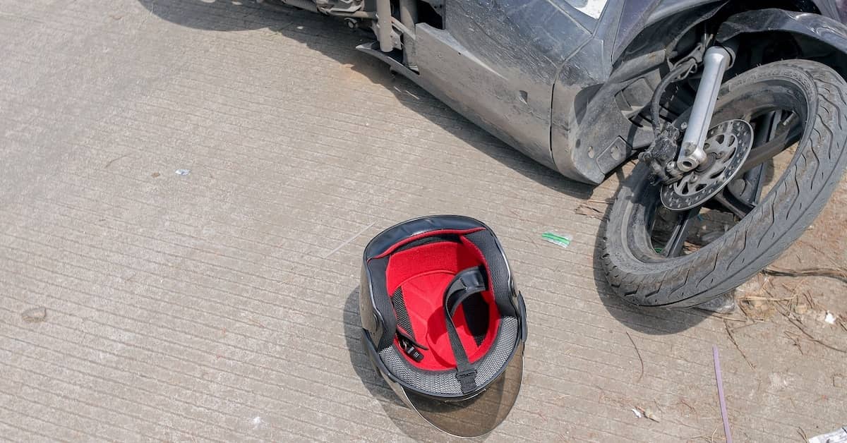 Motorcycle and motorcycle helmet lying on the street after a motorcycle accident | Burg Simpson